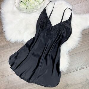 Victoria's Secret Vintage Gold Label Black Slip Dress
Size S 100% Silk Y2K